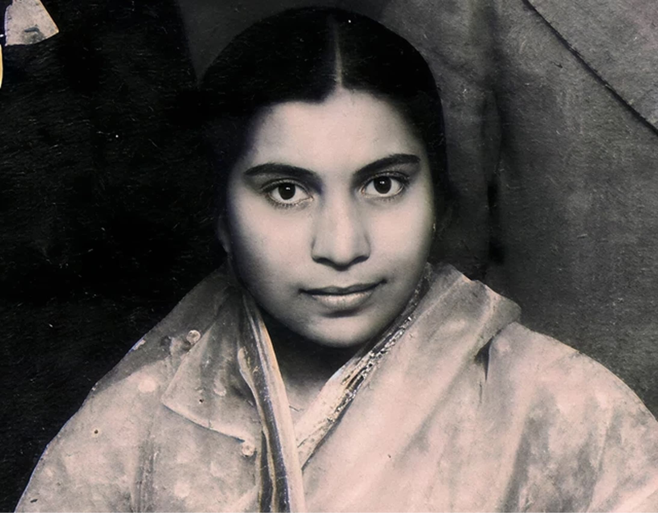 Shri Mataji konuşma yaparken